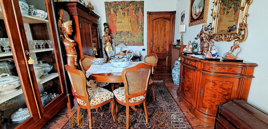 Ampio appartamento con tripla esposizione e box