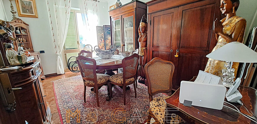 Ampio appartamento con tripla esposizione e box