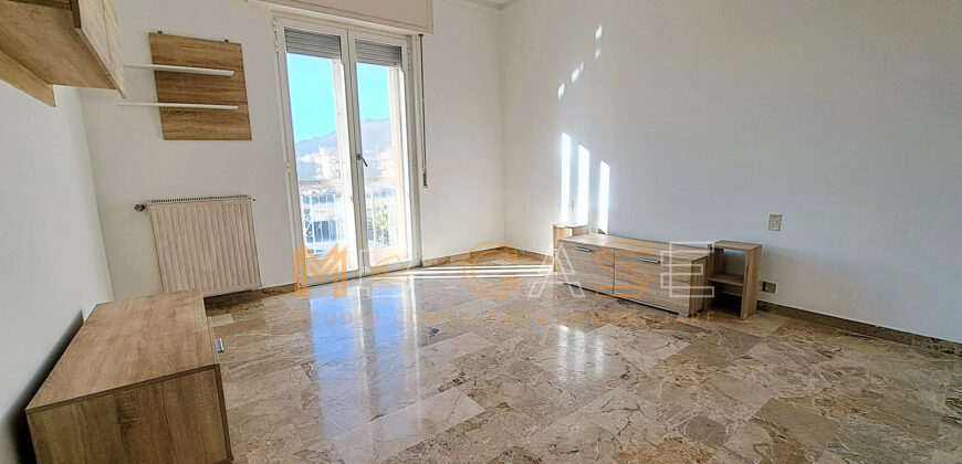 Appartamento luminoso di 100 mq con terrazza e posto auto – Ideale per famiglie