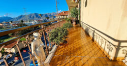 Ampio appartamento con tripla esposizione e box