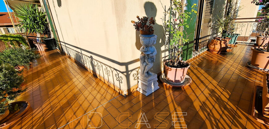 Ampio appartamento con tripla esposizione e box