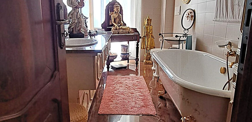 Ampio appartamento con tripla esposizione e box