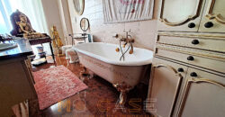 Ampio appartamento con tripla esposizione e box