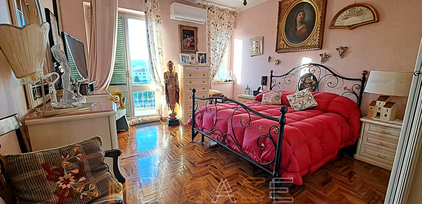 Ampio appartamento con tripla esposizione e box