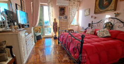 Ampio appartamento con tripla esposizione e box