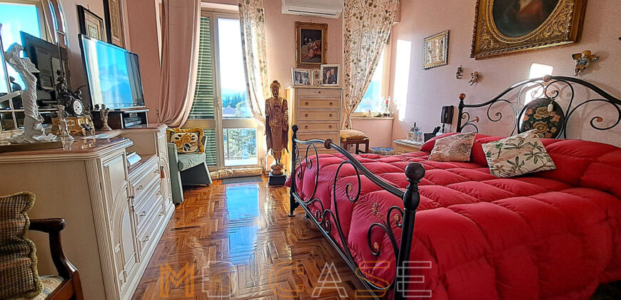 Ampio appartamento con tripla esposizione e box