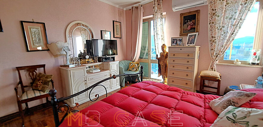 Ampio appartamento con tripla esposizione e box