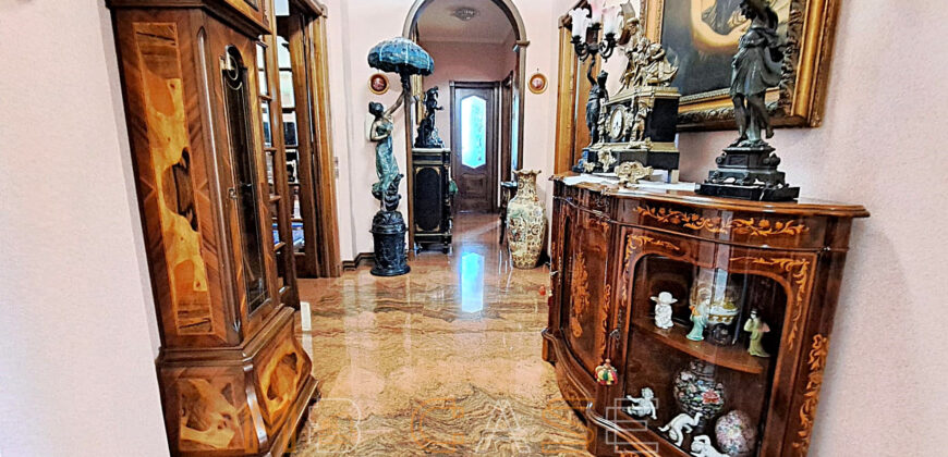 Ampio appartamento con tripla esposizione e box