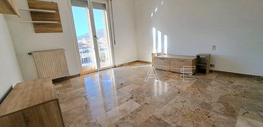 Appartamento luminoso di 100 mq con terrazza e posto auto – Ideale per famiglie