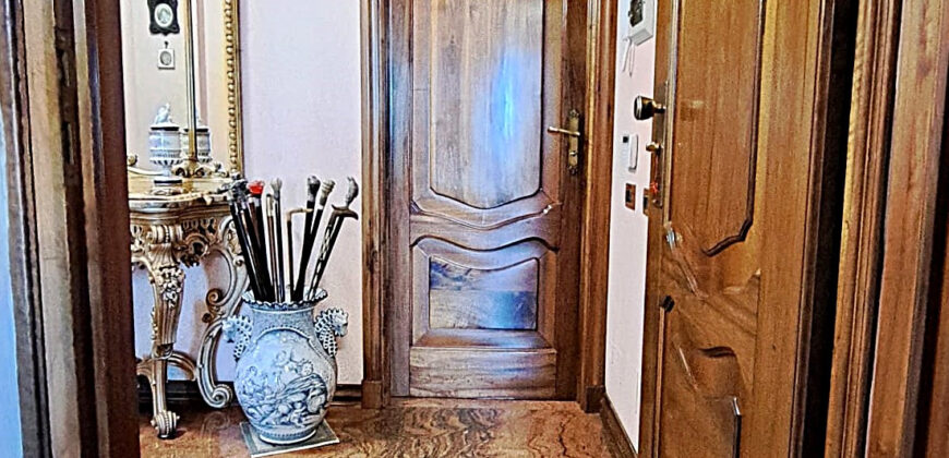 Ampio appartamento con tripla esposizione e box