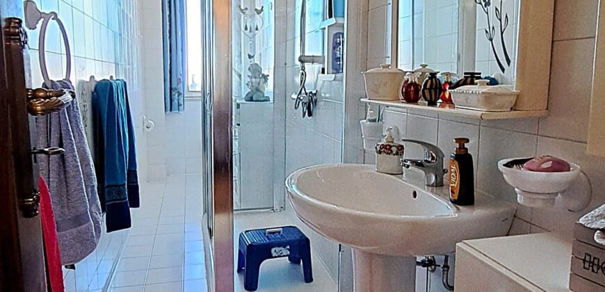 Ampio appartamento con tripla esposizione e box