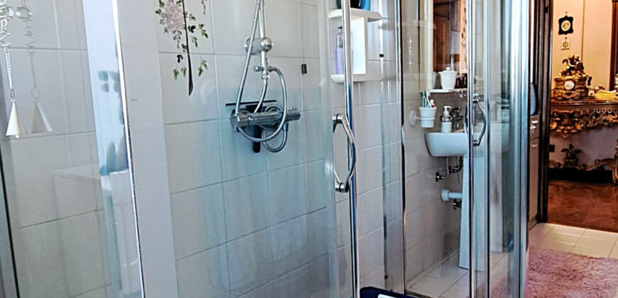 Ampio appartamento con tripla esposizione e box