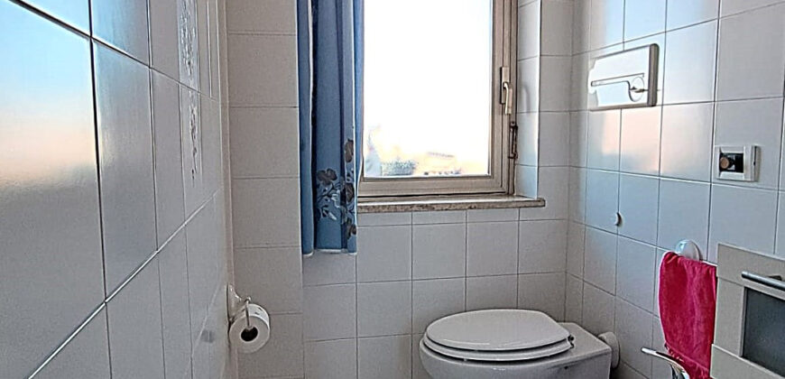 Ampio appartamento con tripla esposizione e box