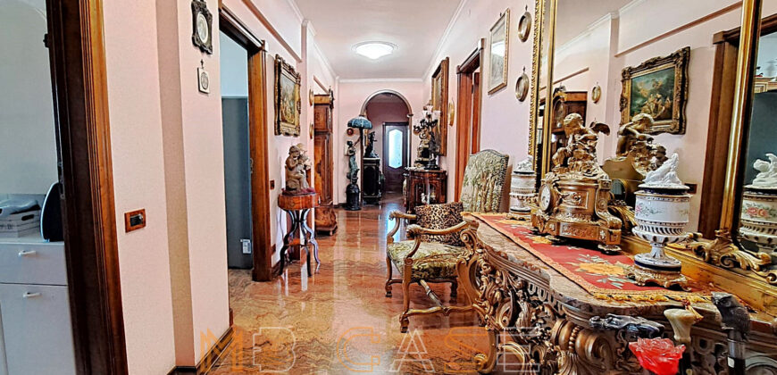 Ampio appartamento con tripla esposizione e box