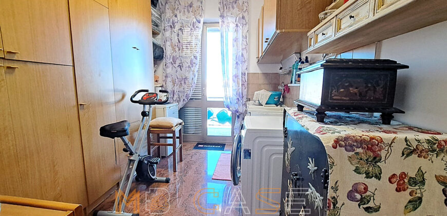 Ampio appartamento con tripla esposizione e box