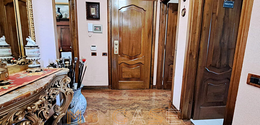 Ampio appartamento con tripla esposizione e box