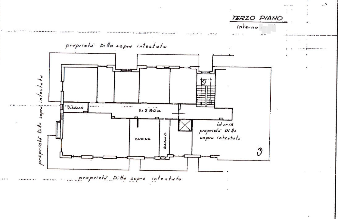 Ampio appartamento con tripla esposizione e box