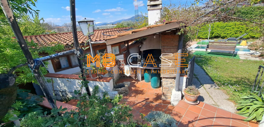 Soleggiatissima Villa a schiera in vendita a Albenga