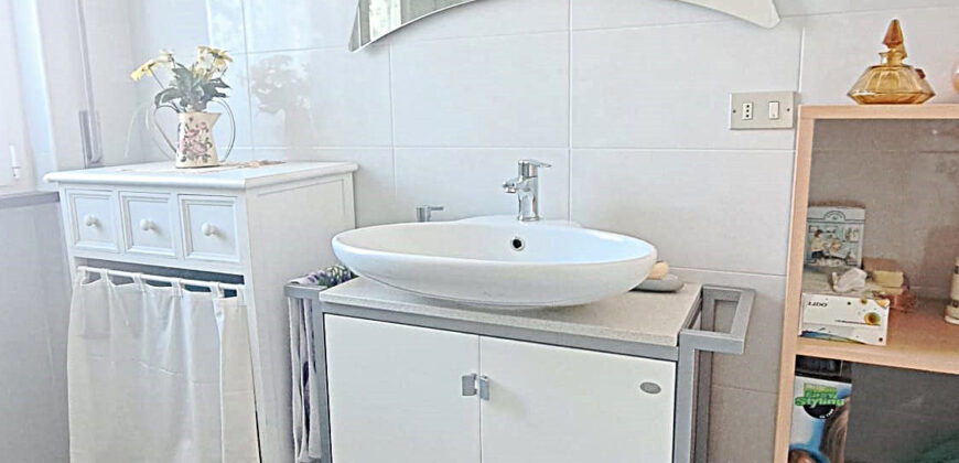 Bilocale Angolare Arredato a 400 metri dal Mare – Albenga