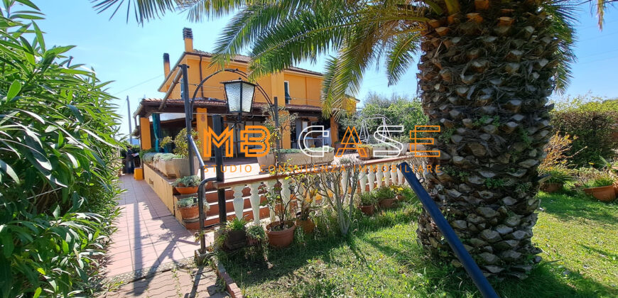 Soleggiatissima Villa a schiera in vendita a Albenga