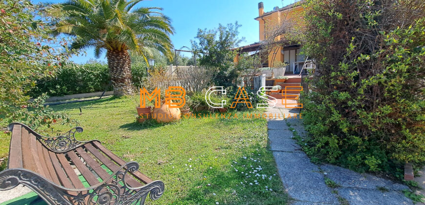 Soleggiatissima Villa a schiera in vendita a Albenga