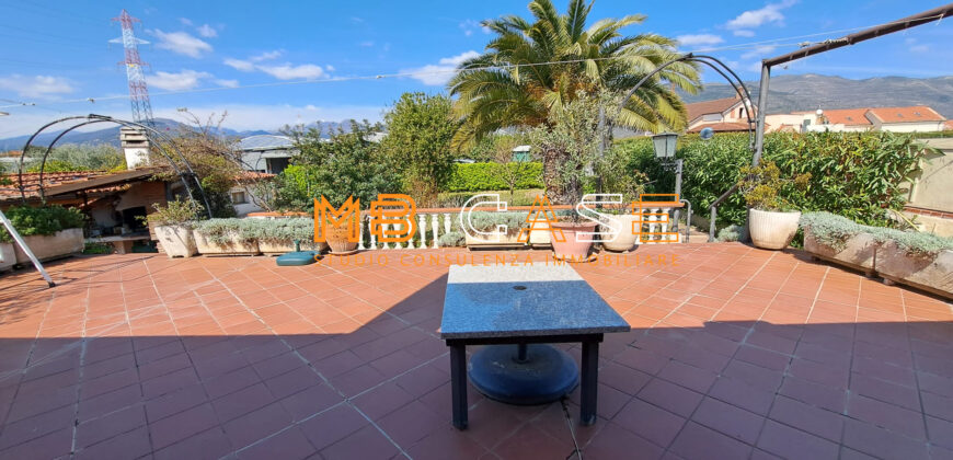 Soleggiatissima Villa a schiera in vendita a Albenga