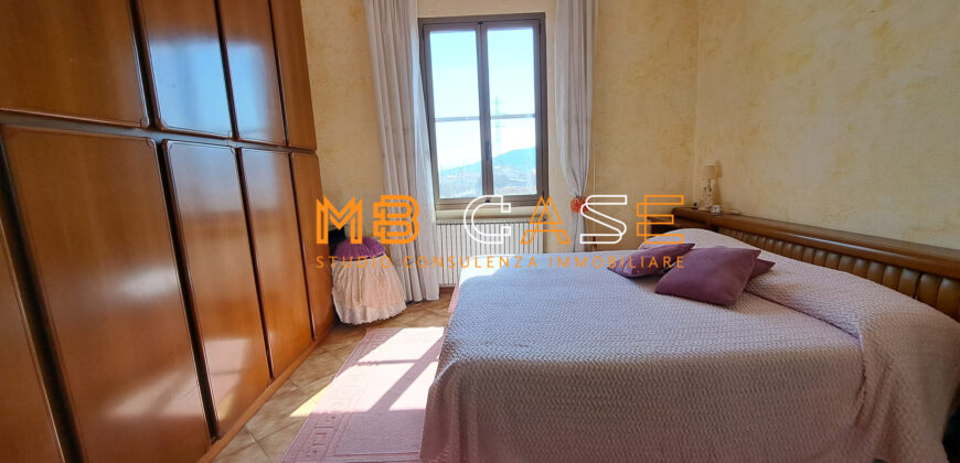 Soleggiatissima Villa a schiera in vendita a Albenga