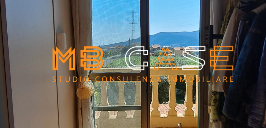 Soleggiatissima Villa a schiera in vendita a Albenga
