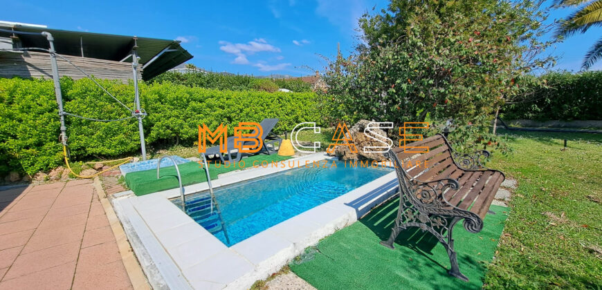 Soleggiatissima Villa a schiera in vendita a Albenga