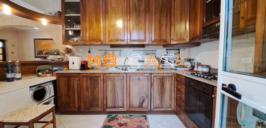 Soleggiatissima Villa a schiera in vendita a Albenga