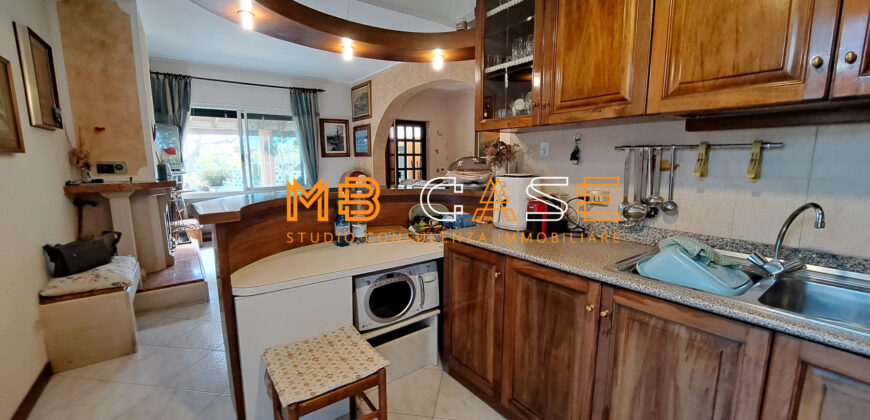 Soleggiatissima Villa a schiera in vendita a Albenga