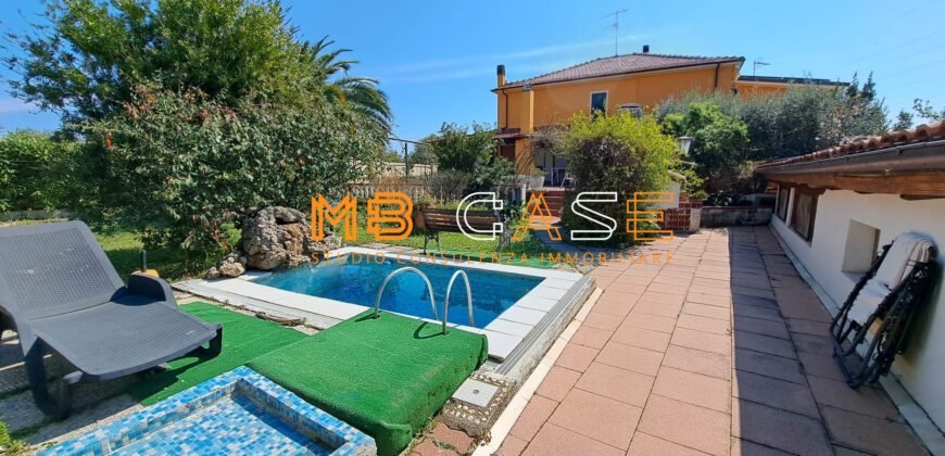 Soleggiatissima Villa a schiera in vendita a Albenga