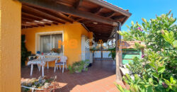 Soleggiatissima Villa a schiera in vendita a Albenga