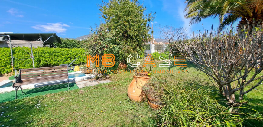 Soleggiatissima Villa a schiera in vendita a Albenga