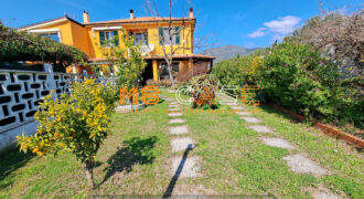 Soleggiatissima Villa a schiera in vendita a Albenga