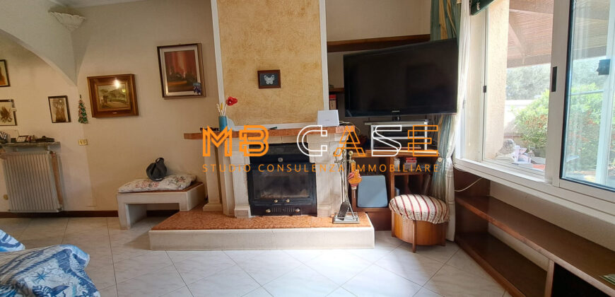 Soleggiatissima Villa a schiera in vendita a Albenga