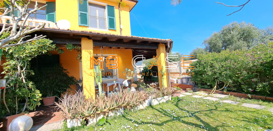 Soleggiatissima Villa a schiera in vendita a Albenga