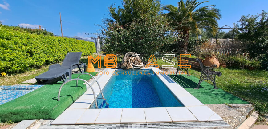 Soleggiatissima Villa a schiera in vendita a Albenga