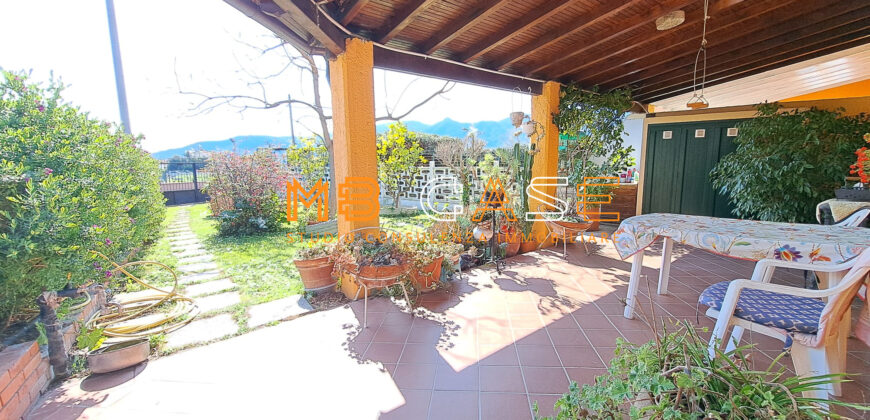 Soleggiatissima Villa a schiera in vendita a Albenga