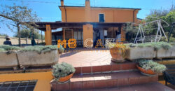 Soleggiatissima Villa a schiera in vendita a Albenga