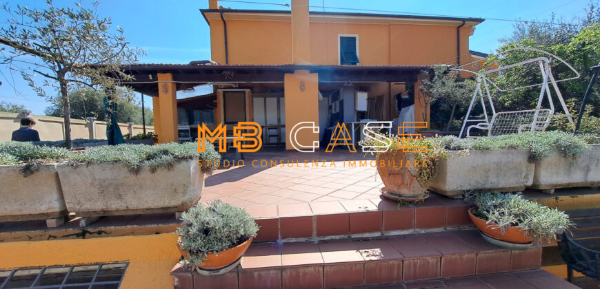 Soleggiatissima Villa a schiera in vendita a Albenga