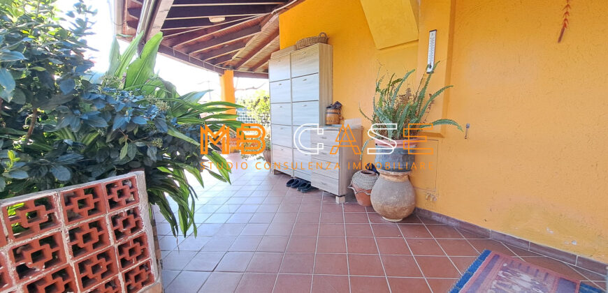 Soleggiatissima Villa a schiera in vendita a Albenga