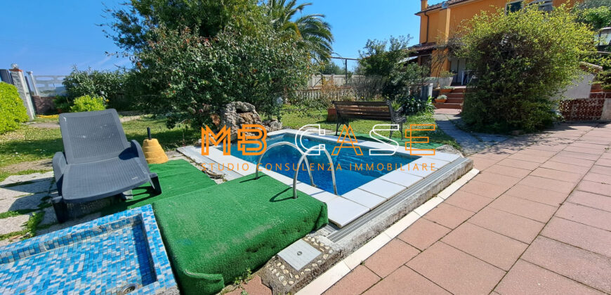 Soleggiatissima Villa a schiera in vendita a Albenga