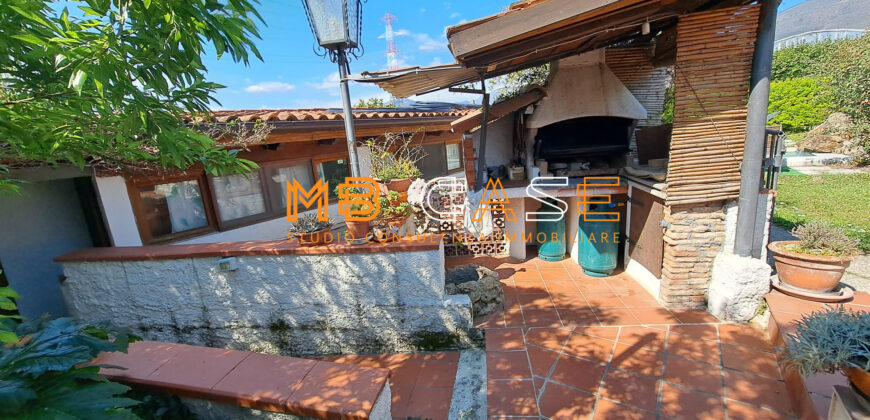 Soleggiatissima Villa a schiera in vendita a Albenga