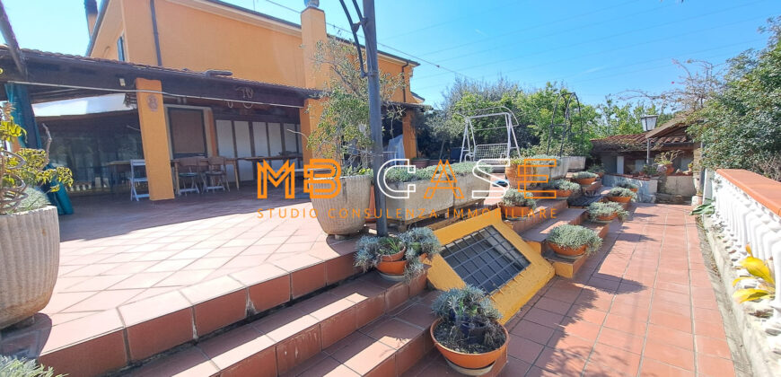 Soleggiatissima Villa a schiera in vendita a Albenga