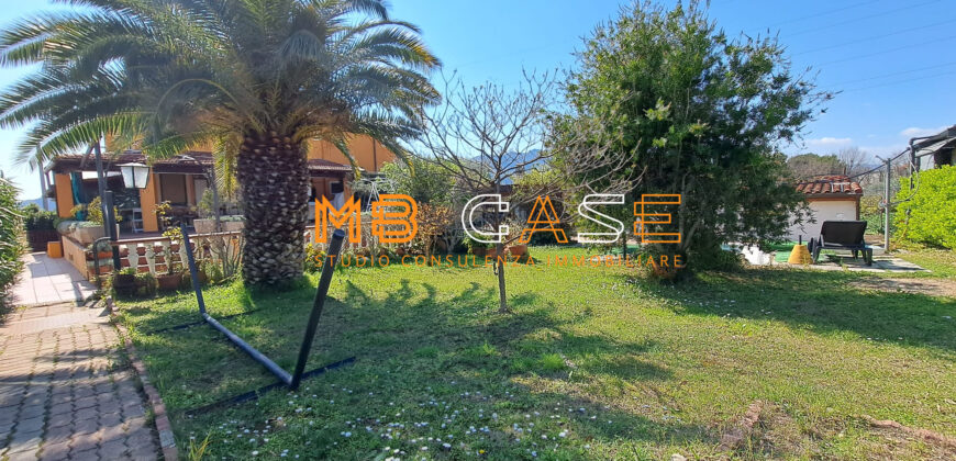 Soleggiatissima Villa a schiera in vendita a Albenga