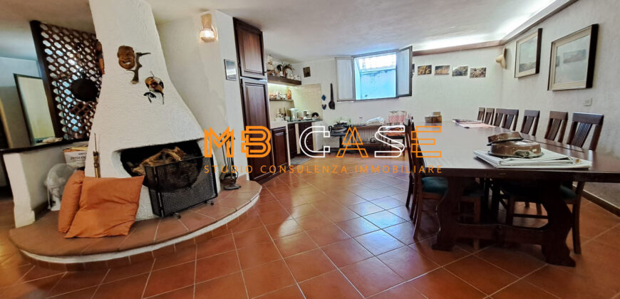 Soleggiatissima Villa a schiera in vendita a Albenga