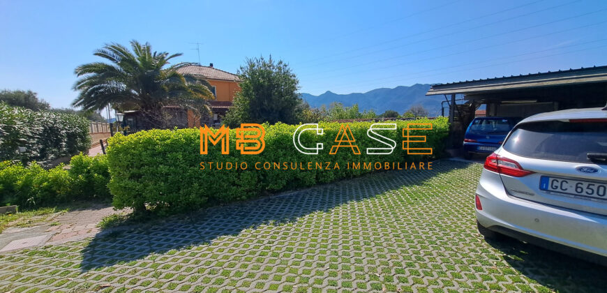 Soleggiatissima Villa a schiera in vendita a Albenga