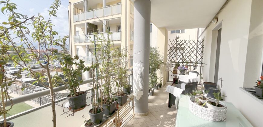 Bellissimo Trilocale con Terrazzo Vivibile Albenga