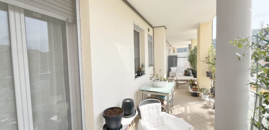 Bellissimo Trilocale con Terrazzo Vivibile Albenga